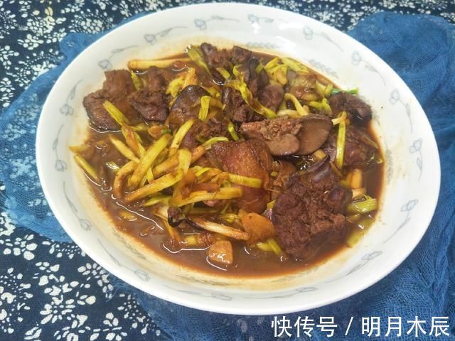 蒜黄|鸡身上的好吃部位,1块5一斤,2块钱做一大盘,肉味香浓好吃