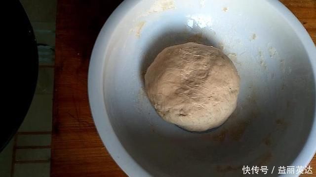 做法|想吃鸡蛋灌饼不用再出去买了,起层鼓泡秘诀全在这,做法超简单