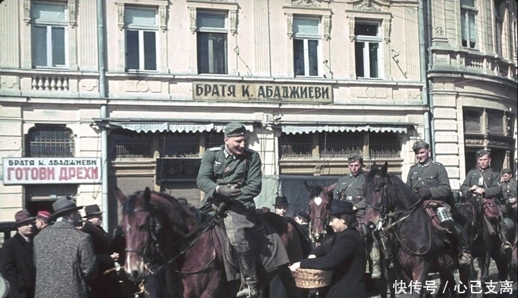 保加利亚|14张二战珍贵彩照：保加利亚农村姑娘欢迎德军兵哥哥