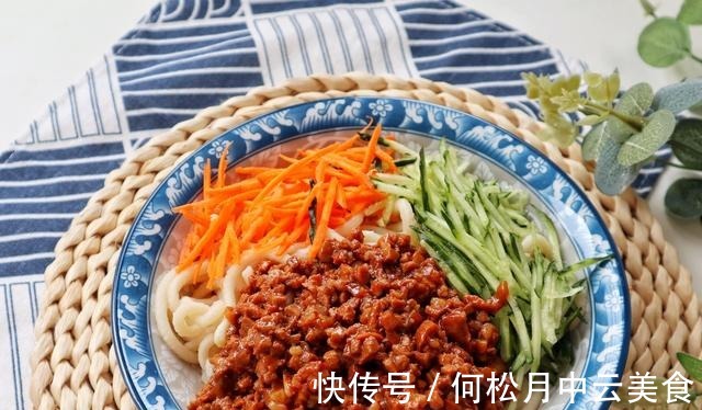 胡萝卜|面食爱好者的福音,教你一道老北京炸酱面,美味可口,勾人心弦!