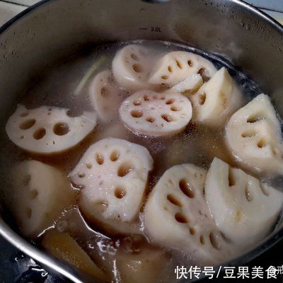 说起家常菜,莲藕炖猪蹄不能少