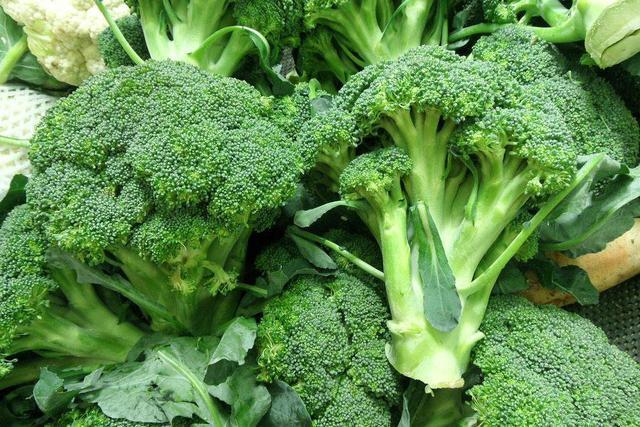 补充|妇科医生:女人50岁后,需补充4种营养素,或助缓解更年期不适