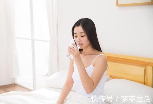 便秘|给便秘的人提个醒：3种食物，越吃肠道越拥堵，劝你尽量少碰