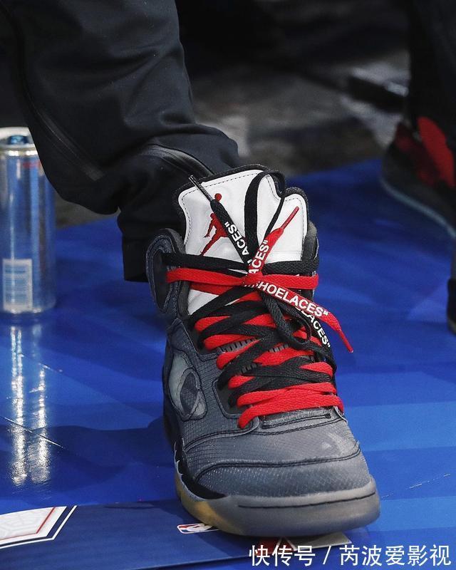 内马尔 姆巴佩上脚 Dior x AJ1!旁边的内马尔脚上也有狠鞋