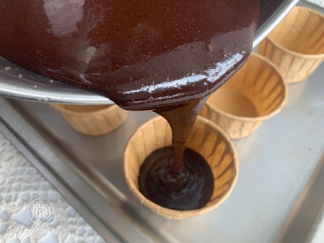 鸡蛋|真正的懒人蛋糕，免打发鸡蛋，简单拌拌，甜而不腻，咬一口还爆浆