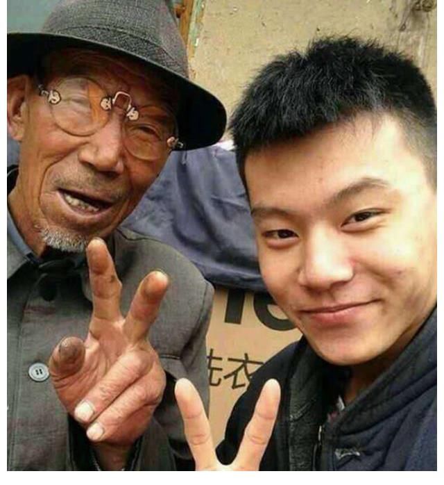 75岁独自抚养年幼孙女,感化王晨正,尚成苍老人的故事引人泪目