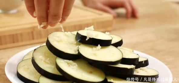 做法|天凉后,一定要多吃这菜,一切一蒸就做好,润肺去燥,比肉还好吃