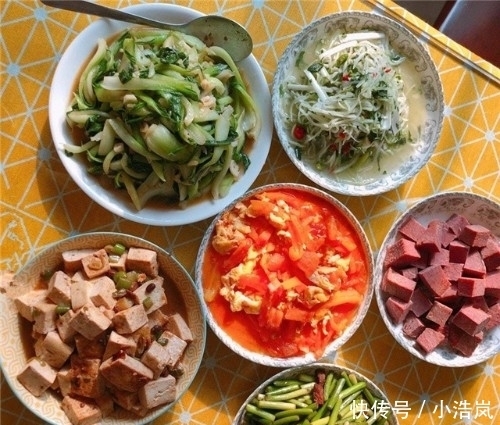 同事生日请客吃饭,菜上齐后我很无语,一桌菜还没我买的蛋糕贵!