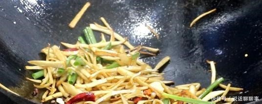 这才是杏鲍菇最好吃的做法,出锅拿肉都不换,连吃一周也不腻