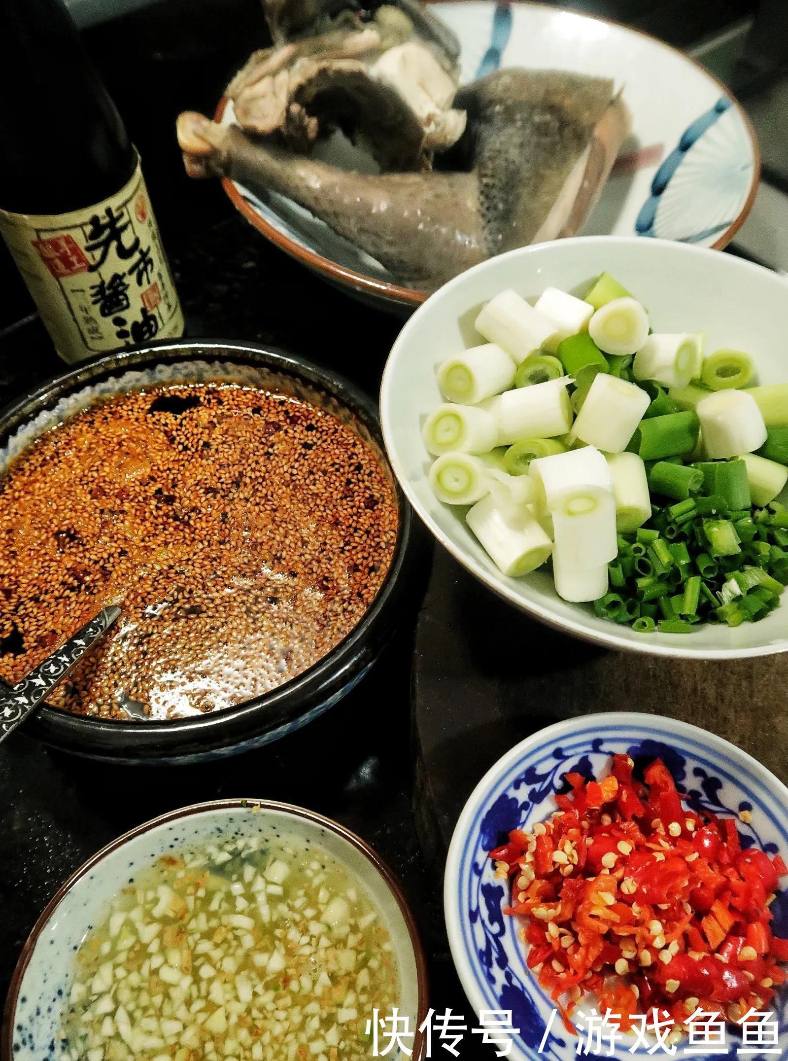 做红油椒麻鸡,一是红油,二是椒麻,三是鸡