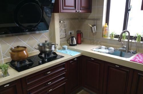 卫生间|媳妇装新房，卫生间砌“半墙”，阳台成“绿森林”，被邻居赞爆了