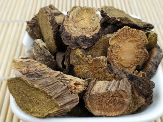 脚气|长在河边的“野菠菜”,用它洗头能使头发乌黑锃亮,治脚气有奇效