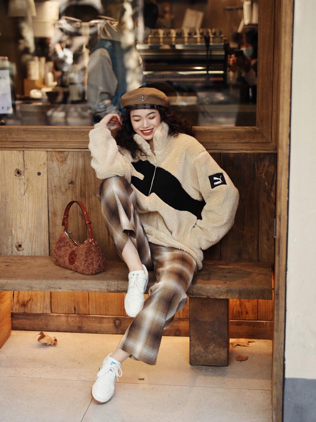 贝雷帽|“羊羔绒外套”怎么穿出高级感?秋冬学这4套穿搭技巧,高级时髦