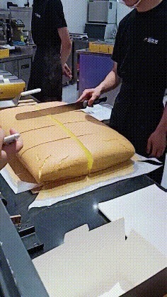 |搞笑GIF:看这切蛋糕的操作,强迫症人群看了会很舒服