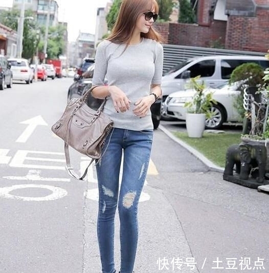 精致有型的牛仔裤美女,呈现出女神的甜美感