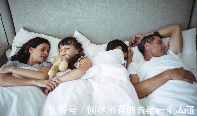 孩子|孩子几岁开始有“性意识”男孩这个年龄没分房睡,可能影响一生!