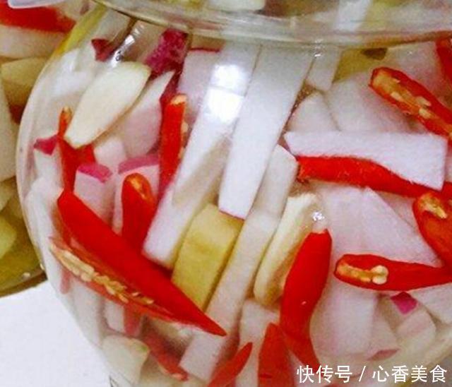 泡萝卜时,用盐腌制,还是用糖大厨教你正确做法,萝卜酸甜脆爽