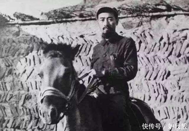 危险|周恩来一生最危险一次,警卫做替身才得以逃生,祭奠警卫时泪流满面