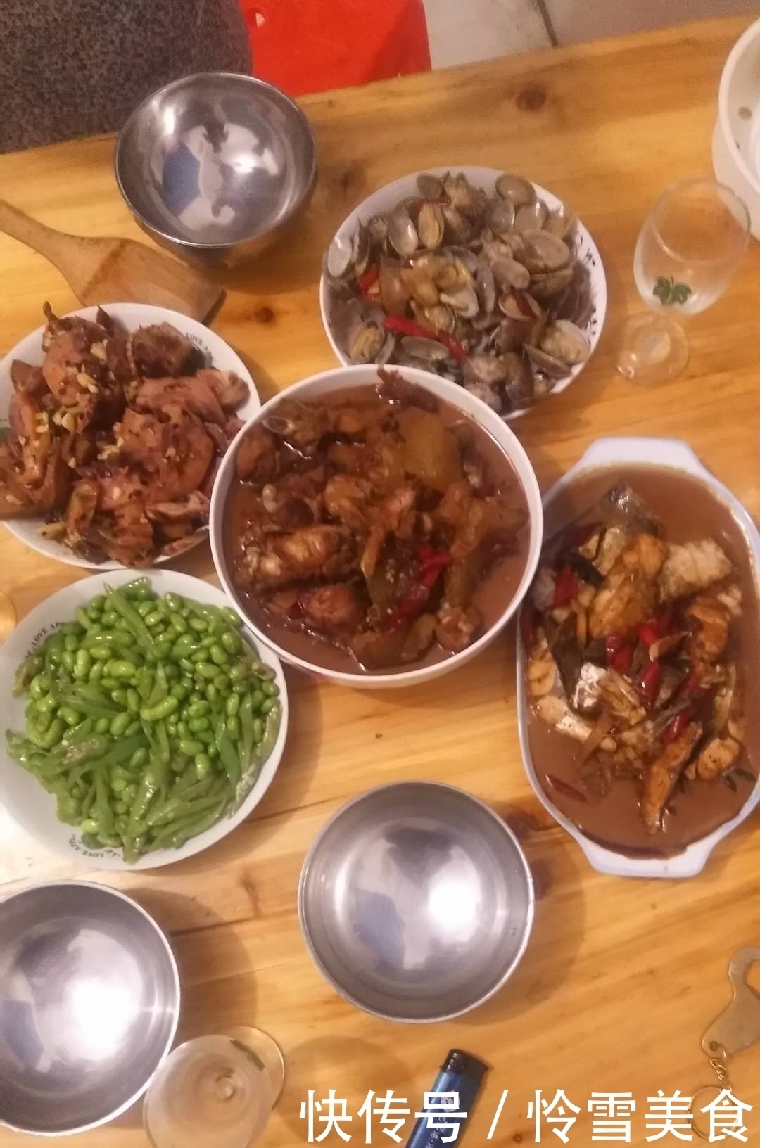4个员工请老板吃饭,差距很大,你们猜老板会去哪一家蹭饭?