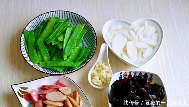 炒荷兰豆时,切记不要直接下锅炒!教你一招,翠绿爽口又入味