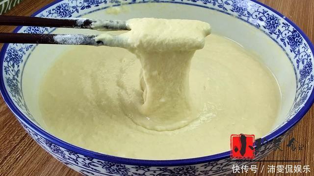  做成|小米加上一袋牛奶，做成小米糕，养胃易消化，暄软香甜，真好吃