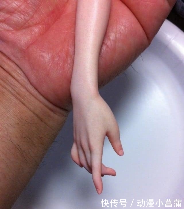手办|岛国手办真不含糊,逼真到血管都看清楚,看到这脚丫:彻底服了