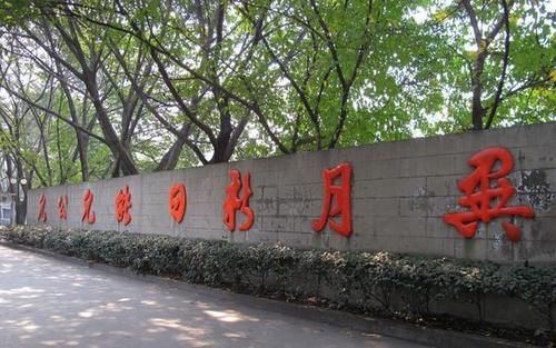 苏州为什么喜欢在中学后面加个＂校＂字?