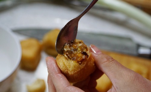 豆腐泡酿|超市遇到这食材别放过,5元买一大包,加肉馅蒸一蒸,米饭不够吃