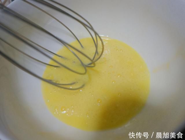 冷天,我家常吃椒盐杏鲍菇,5块钱做一盘,简单一炸,嚼着比肉香