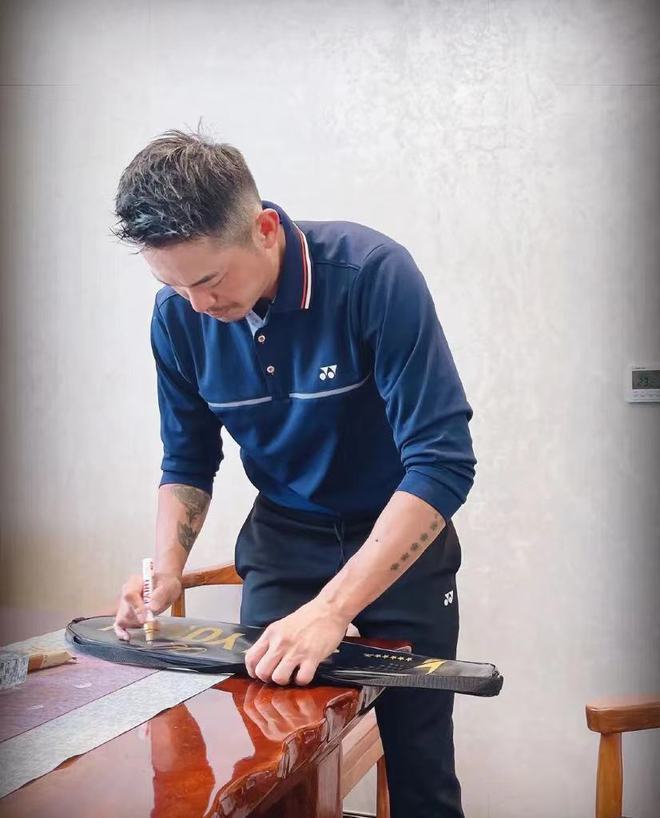 內飾|處處彰顯羽球元素!林丹豪宅曝光內飾奢華 圍墻雕刻超級丹奧運歷程