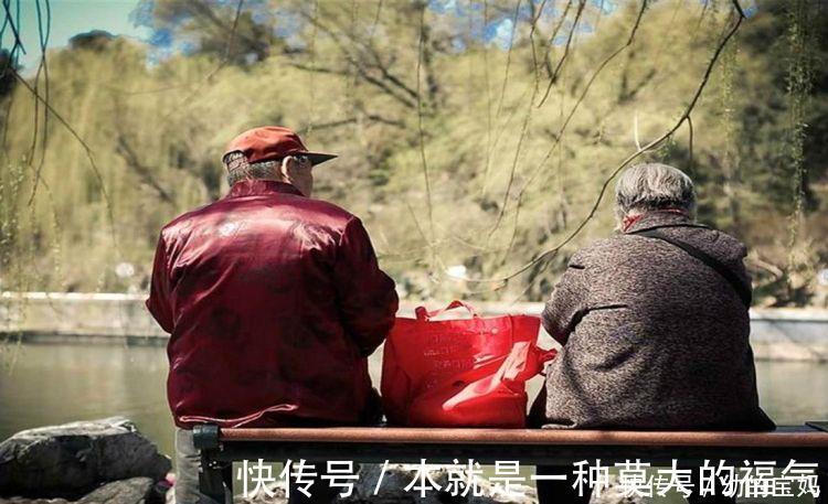 老两口|40年前选择''丁克''的夫妻,如今晚年生活咋样?网友:唏嘘不已