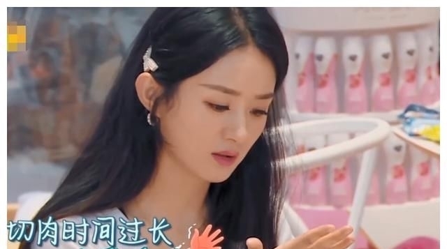 刀刃 《中餐厅》赵丽颖递刀动作再惹争议,刀刃对人太危险,细节很重要