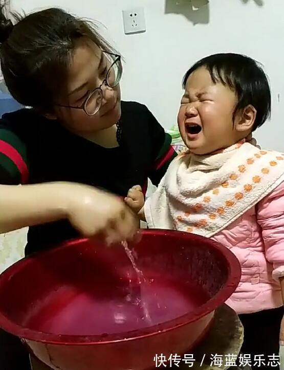 奶奶|女孩眼睛里进了石灰，奶奶的做法很机智，被医生赞扬有文化