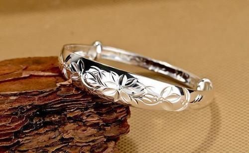 银镯子|女性坚持长期戴“银手镯”,身体会怎么样呢?不妨来了解了解