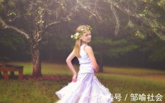 发育不良|女孩第一次来月经,若没早于这个数,偷乐吧,可能会对发育有好处