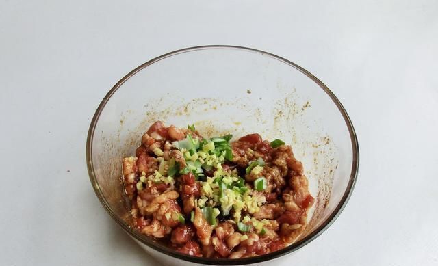 做包子时,切记不要只加酵母,上加这2样,包子白、软、香、甜