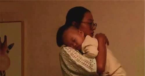 监控|产后老公在家装了监控，意外发现这一幕！看完感到好心酸