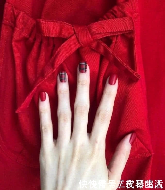气质|“新年战甲”，喜气洋洋和高贵气质同存的美甲，红配金很应景
