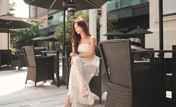 美图|晴天美图孙允珠:维也纳古典雍容抹香修长礼裙