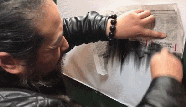 |搞笑GIF趣图大爷,你真会享受江边老头乐啊!