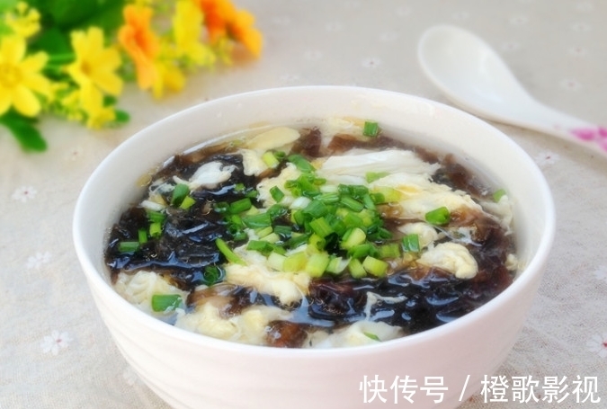 脆骨剂|30岁女子产后骨折,提醒:这3物或许是“脆骨剂”,别贪吃