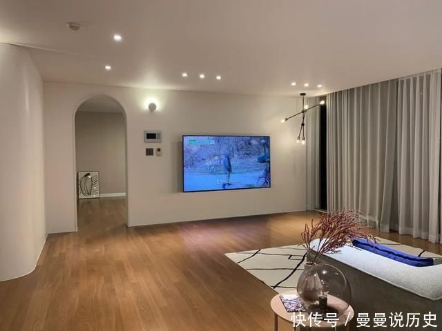 极简家|30岁一个人住145㎡,真是潇洒又酷,改成极简家,一点也不亏