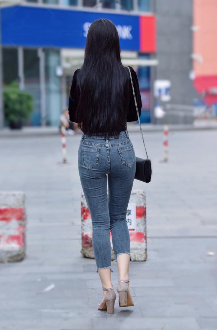 流行度 牛仔裤时尚又实用,简单穿搭就很美,让你不得不爱