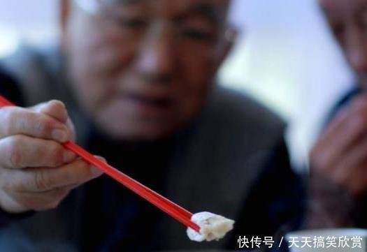 热水泡脚|104岁老人讲出长寿秘诀,只因不做1件事,但9成人做不到