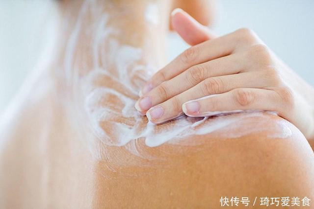皮肤|浑身鸡皮太难过?教你几招消除“鸡皮疙瘩”,让皮肤保持光滑