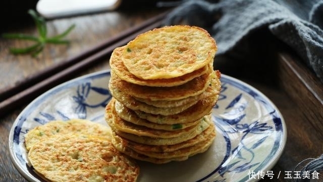 小米|小米不煮粥,香煎做成饼,薄薄脆脆比薯片好吃