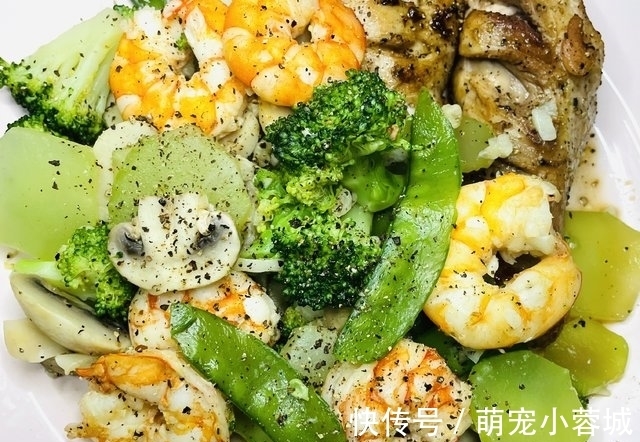 青笋|尹正没骗我 焖菜好好吃所有调料只有盐和黑胡椒,竟然这么好吃。