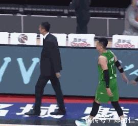 胡明轩|央媒点赞表扬郭艾伦,却痛批胡明轩!杜锋失去人心,辽宁大获全胜