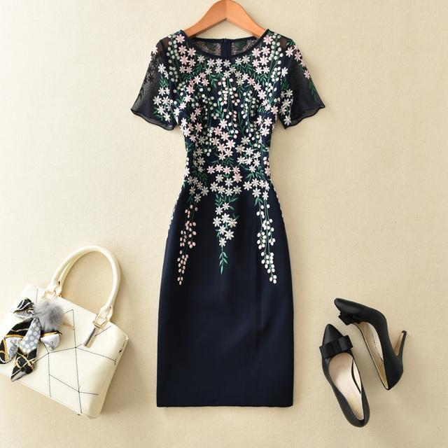 小蛮腰|一件旗袍裙,一个心情,一个婀娜多姿的身段,一种名门望族的气质