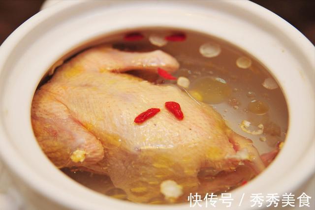 九鸡|一鸽胜九鸡，炖鸽子汤不能焯水，牢记2招，肉嫩汤鲜，营养不流失